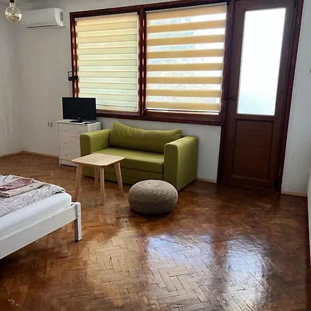 White 2 3* Karlovo