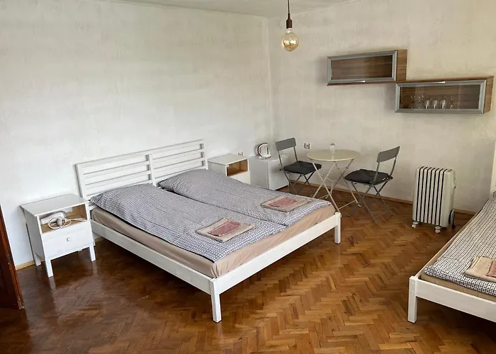 White 2 Gasthuis Karlovo